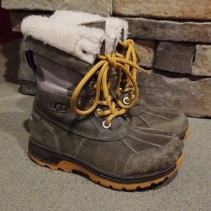 UGG winter boot size 12 toddler
